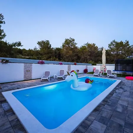 Anai Serenity , Private Heated Pool And Hot Tub Sukošan