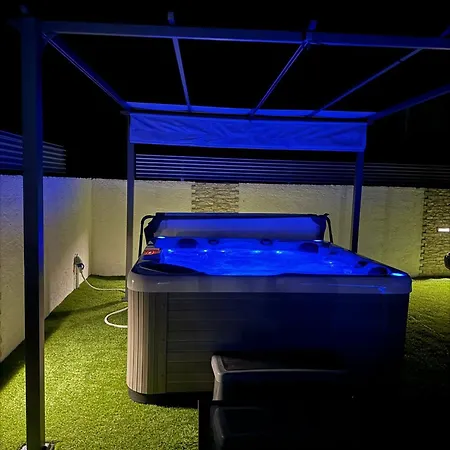 Anai Serenity , Private Heated Pool And Hot Tub 公寓 Sukošan